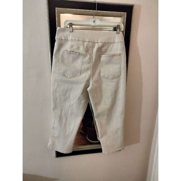 Chico's Plus Size Pull On Capris - Picture 3 of 8